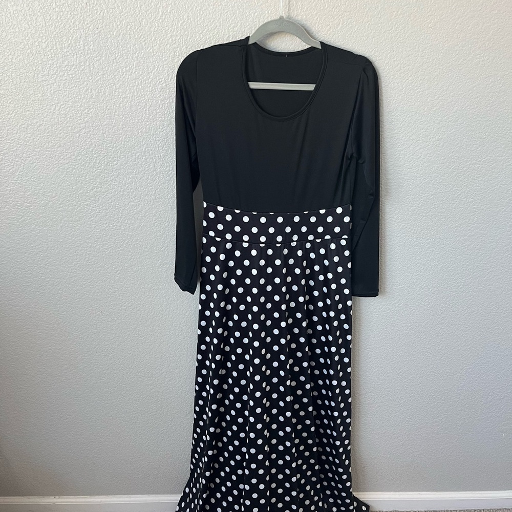 Elegant women’s Black and White Polka Dot Dress size medium